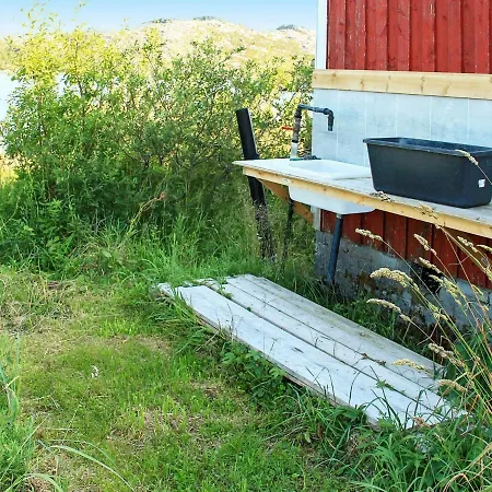 Five-bedroom In Holiday home Kvenvaer
