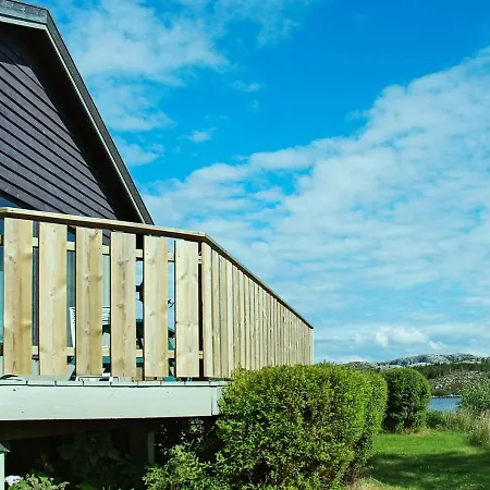 Five-bedroom In Holiday home *
