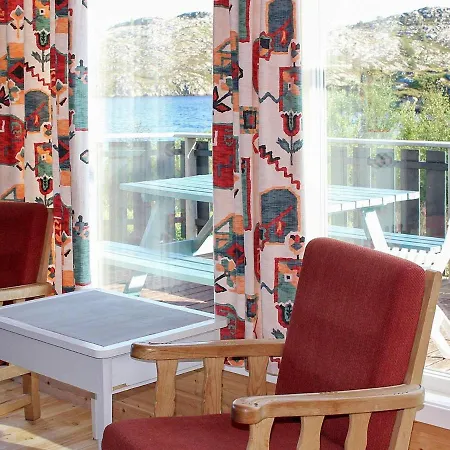 Five-bedroom In Kvenvaer