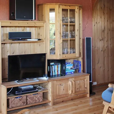Five-bedroom In Kvenvaer