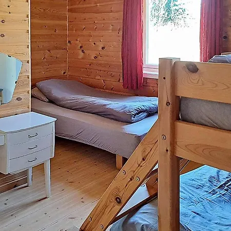 Five-bedroom In Holiday home Kvenvaer