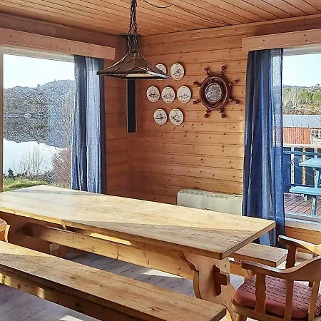 Five-bedroom In Holiday home