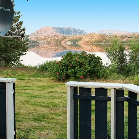 12 Person In Vakantiehuis Kvenvær