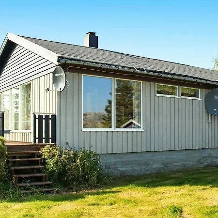 Five-bedroom In Holiday home